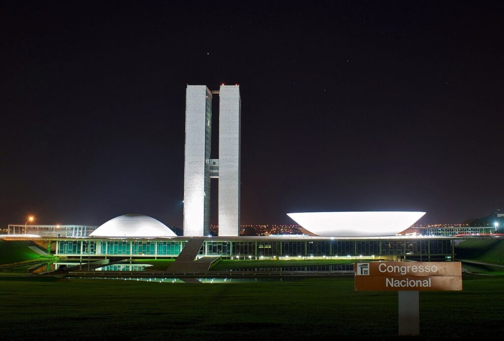 Parlamentares defendem incluir o Senado nas conversas sobre a mudança eleitoral.