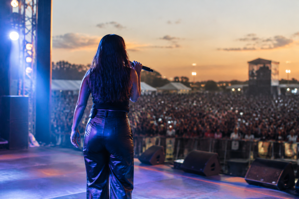D’Leesa fará primeiros shows no Brasil em novembro; conheça a cantora D’Leesa fará primeiros shows no Brasil em novembro; conheça a cantora
