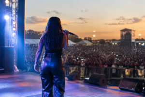 D’Leesa fará primeiros shows no Brasil em novembro; conheça a cantora