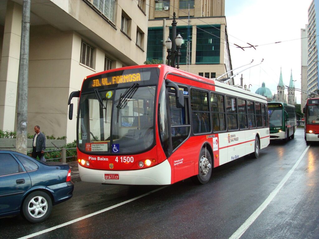 Greve de ônibus em São Paulo afeta 34 linhas na Zona Sul São Paulo Transporte