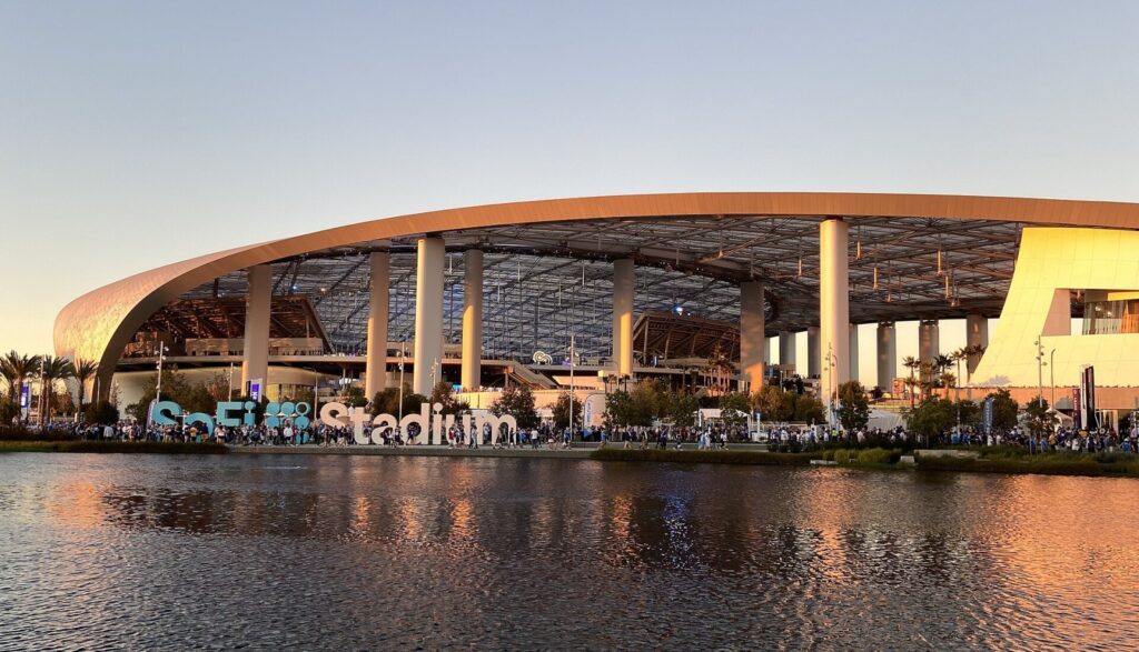 O SoFi Stadium receberá o show do intervalo do Super Bowl LXI.