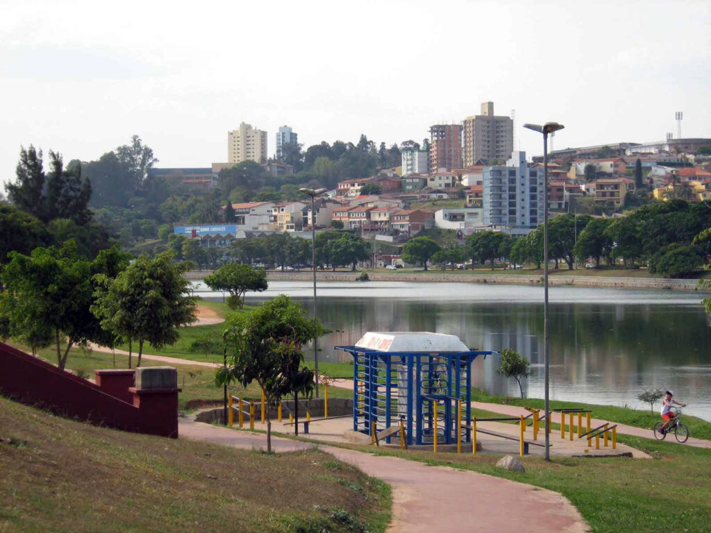 Linha chilena atinge avião e causa vazamento de combustível em SP Bragança Paulista