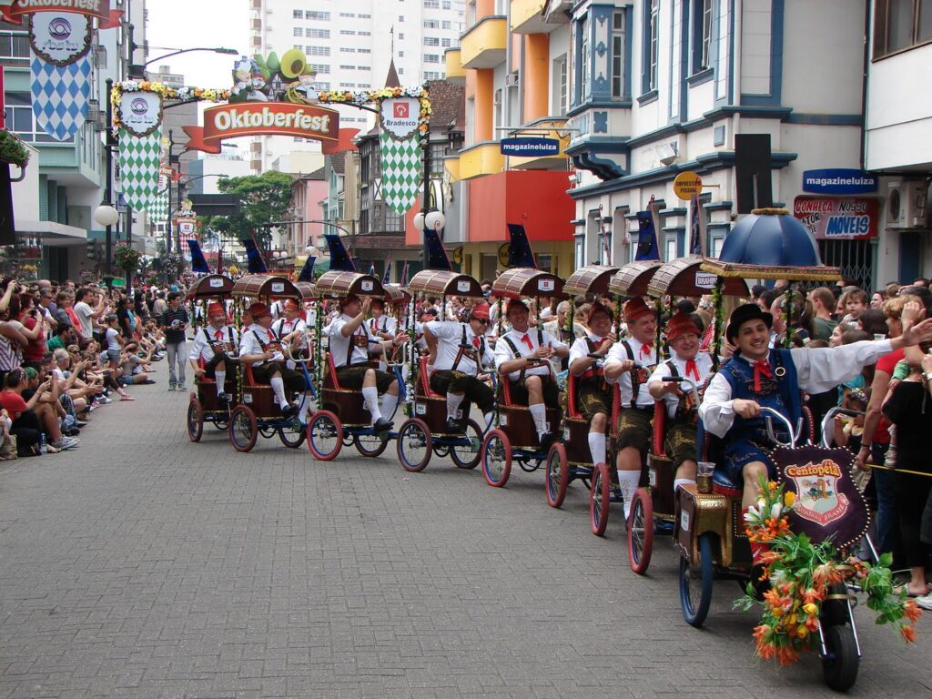 Roberta Felsky Pinheiro, ex-rainha da Oktoberfest de Blumenau, morre aos 45 anos Oktoberfest de Blumenau